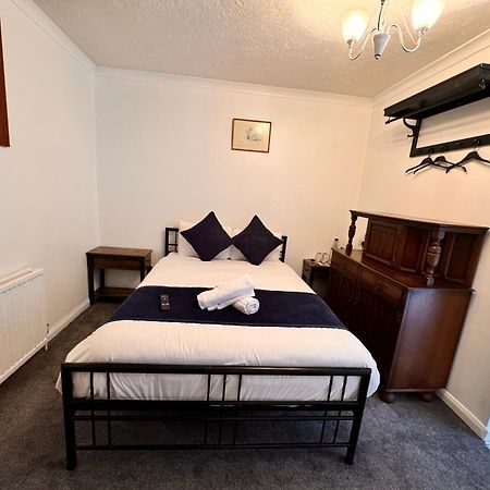 High Trees Guest House Gatwick Horley Bagian luar foto