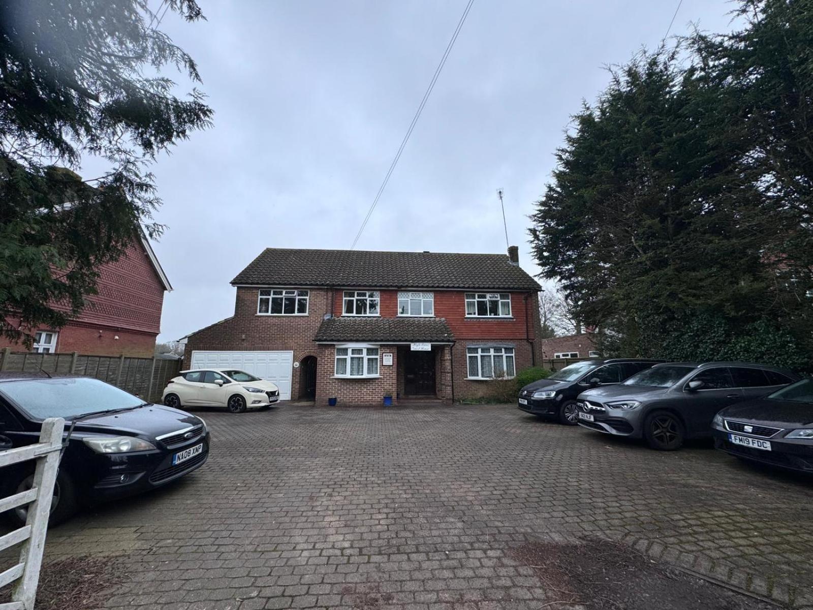 High Trees Guest House Gatwick Horley Bagian luar foto