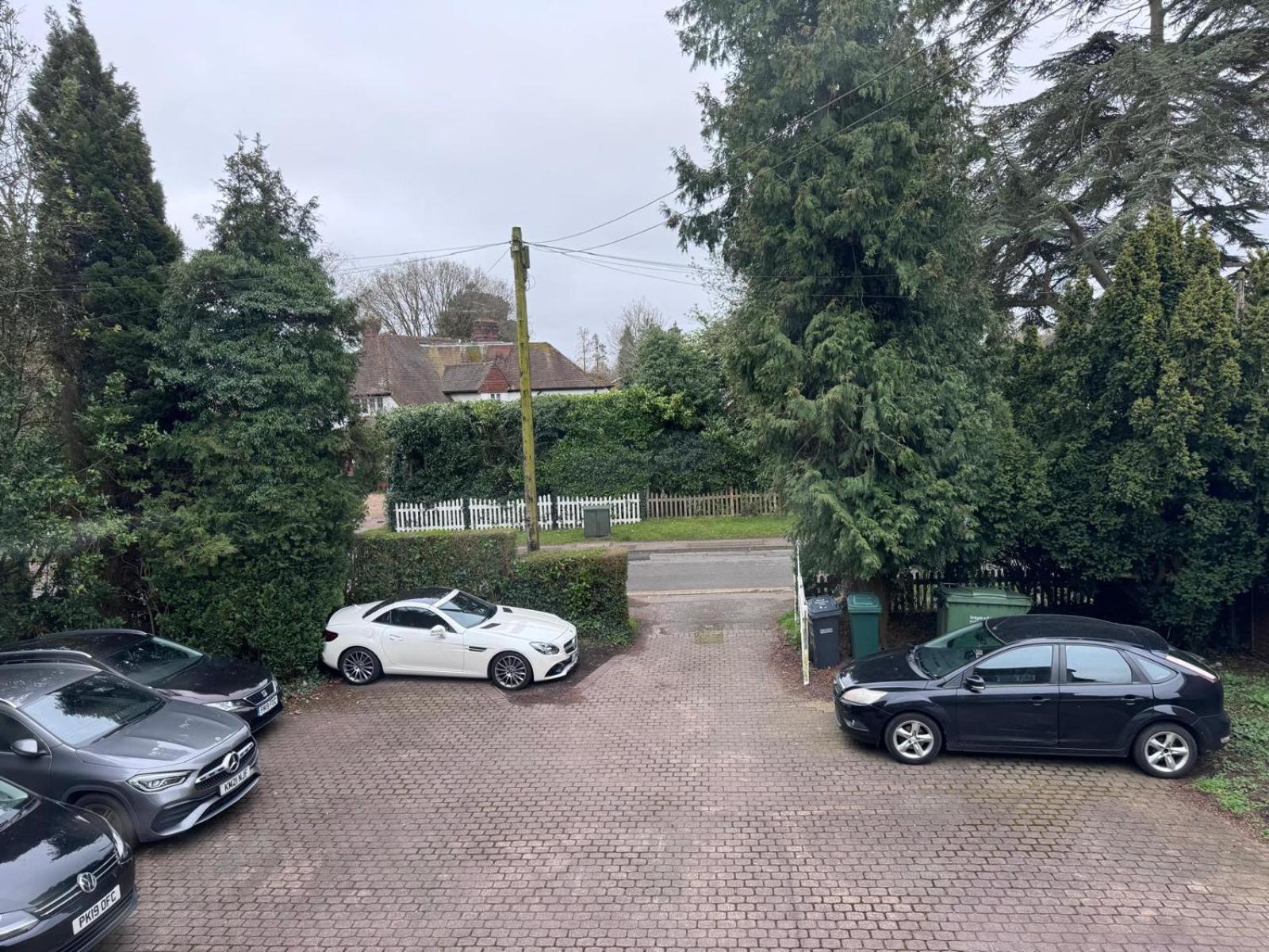 High Trees Guest House Gatwick Horley Bagian luar foto