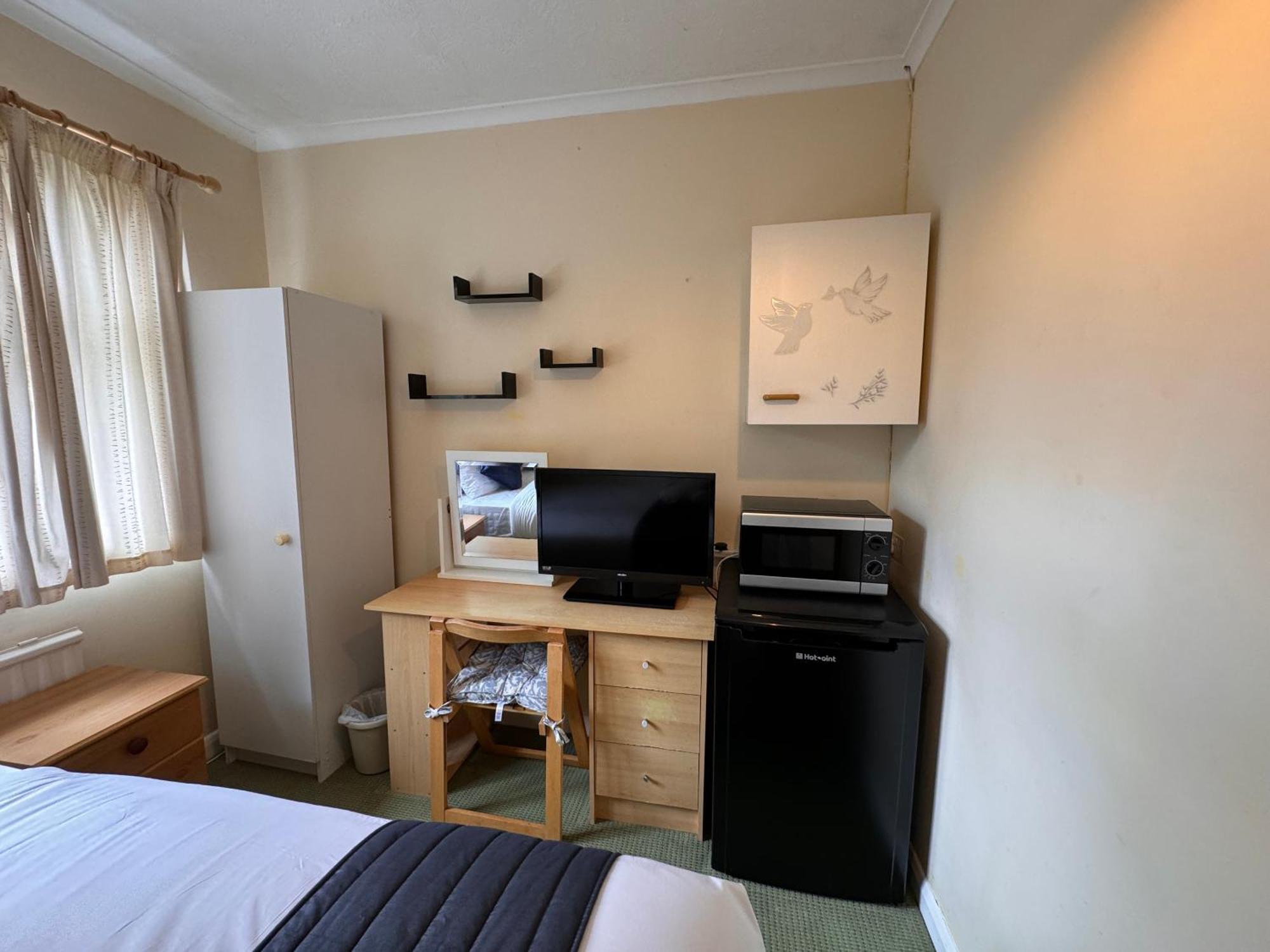 High Trees Guest House Gatwick Horley Bagian luar foto
