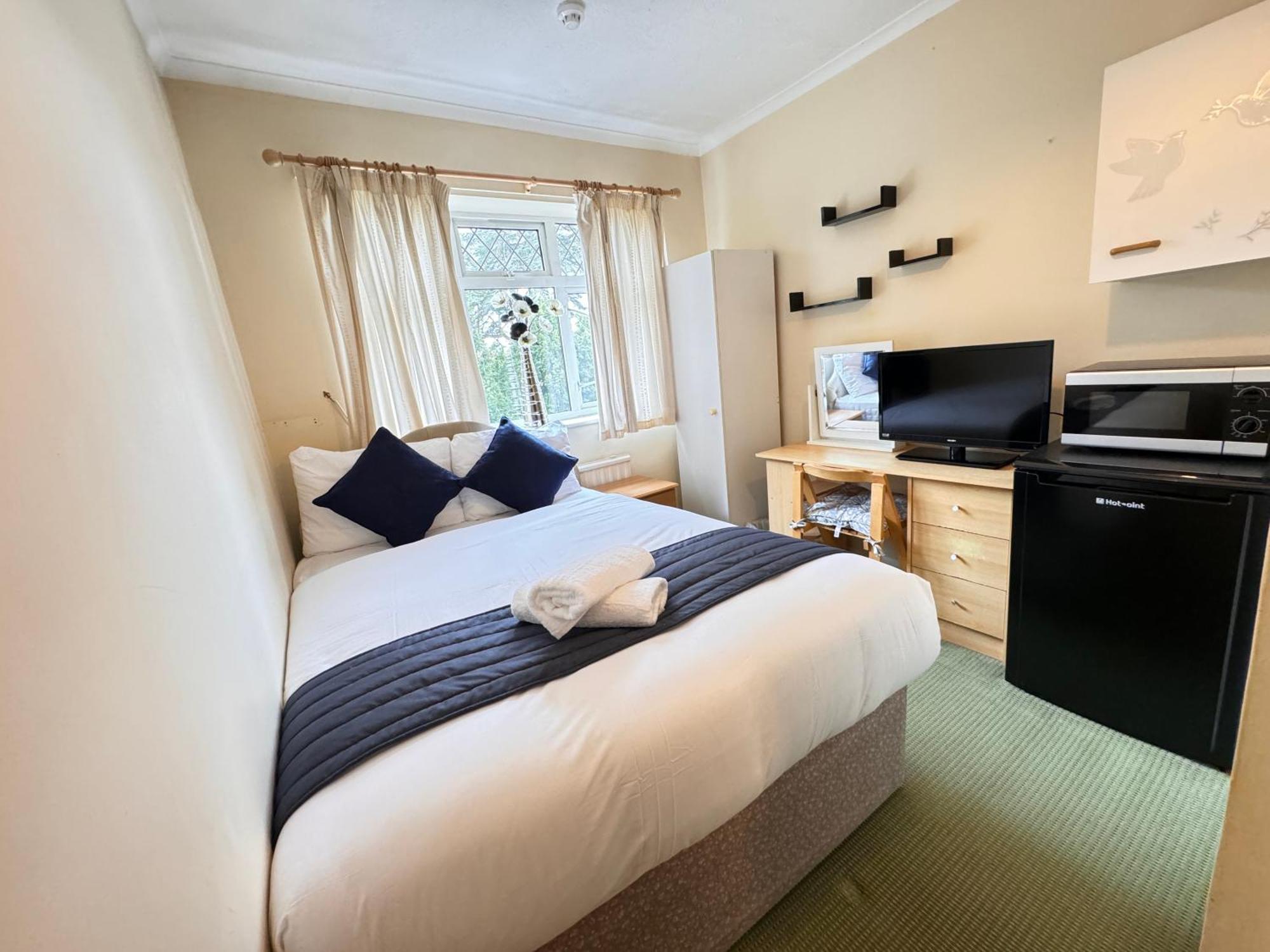 High Trees Guest House Gatwick Horley Bagian luar foto