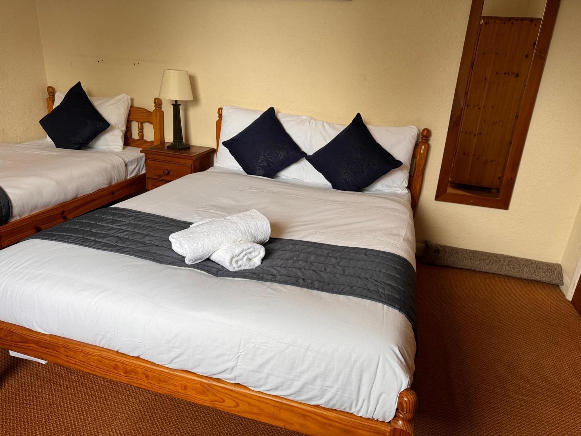 High Trees Guest House Gatwick Horley Bagian luar foto