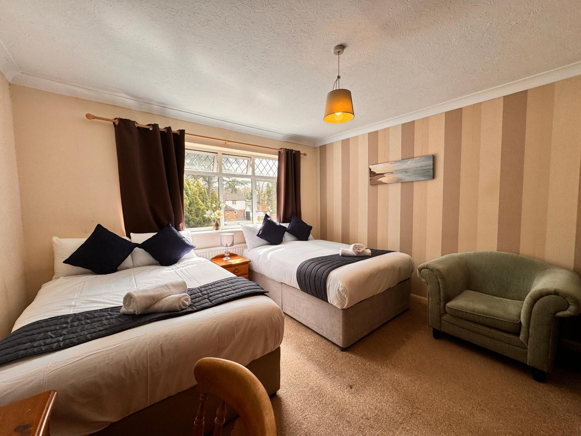 High Trees Guest House Gatwick Horley Bagian luar foto