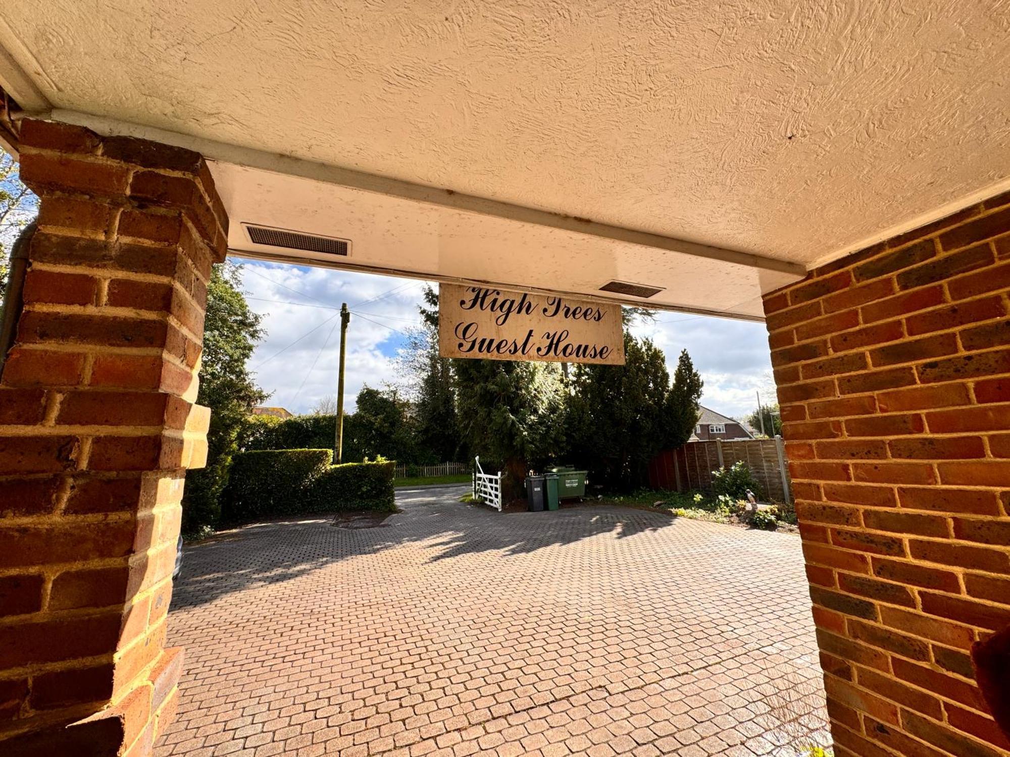 High Trees Guest House Gatwick Horley Bagian luar foto