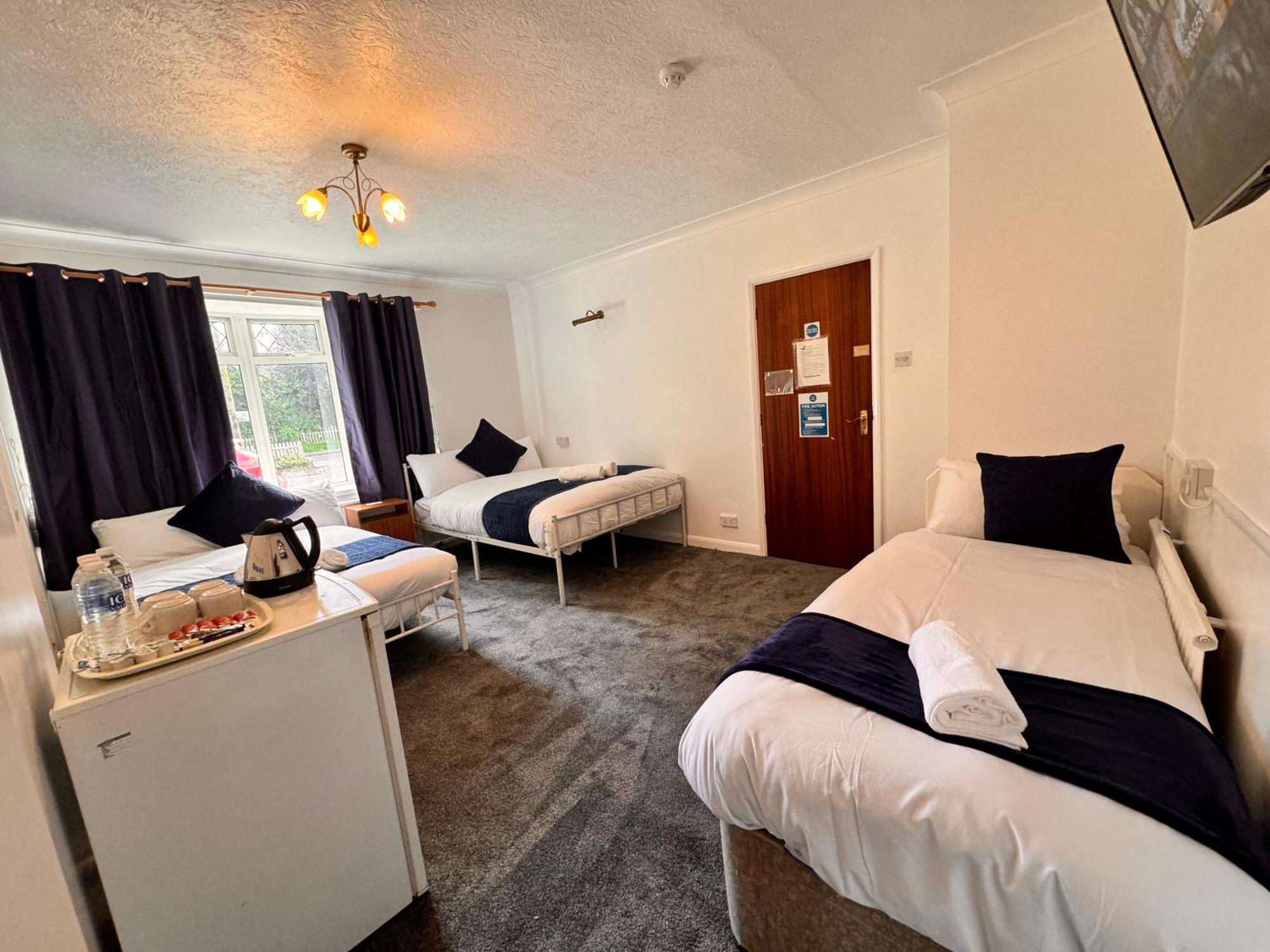 High Trees Guest House Gatwick Horley Bagian luar foto