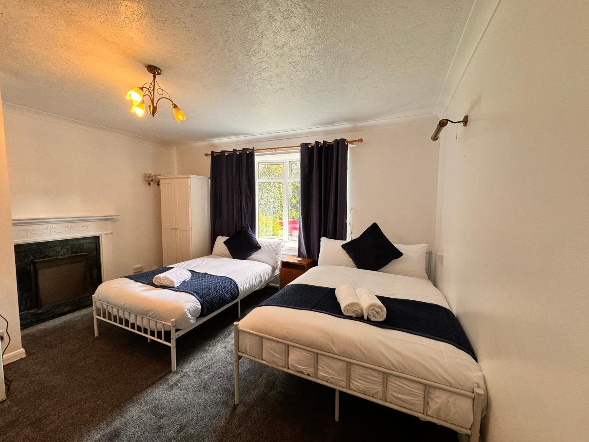 High Trees Guest House Gatwick Horley Bagian luar foto