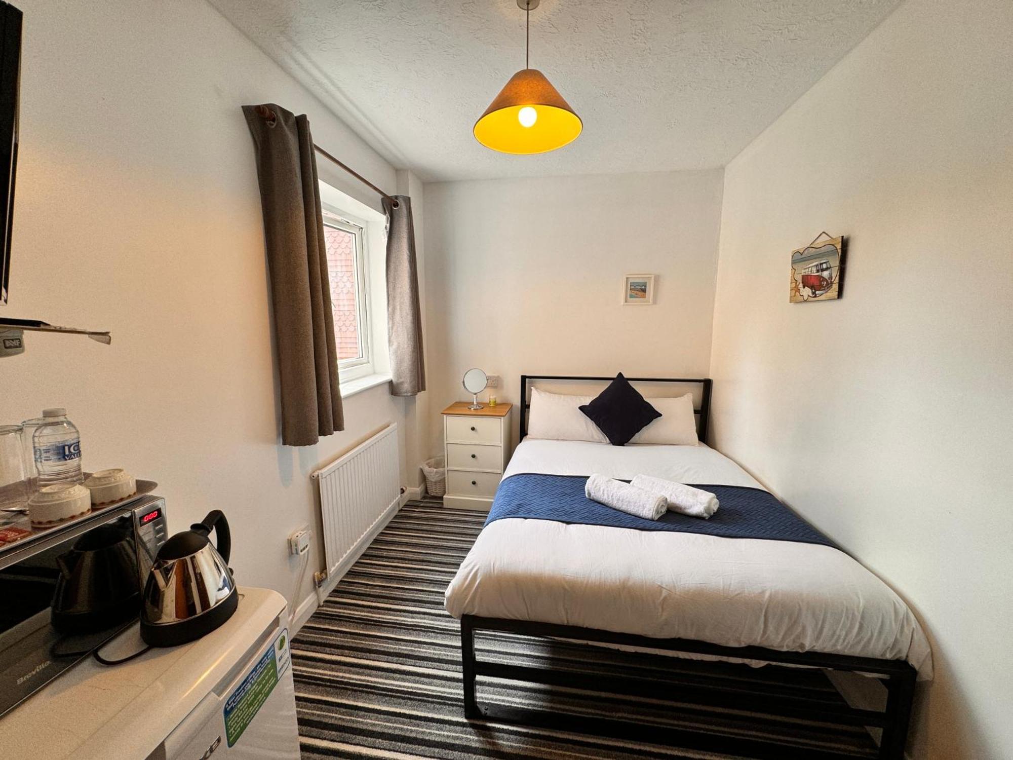 High Trees Guest House Gatwick Horley Bagian luar foto