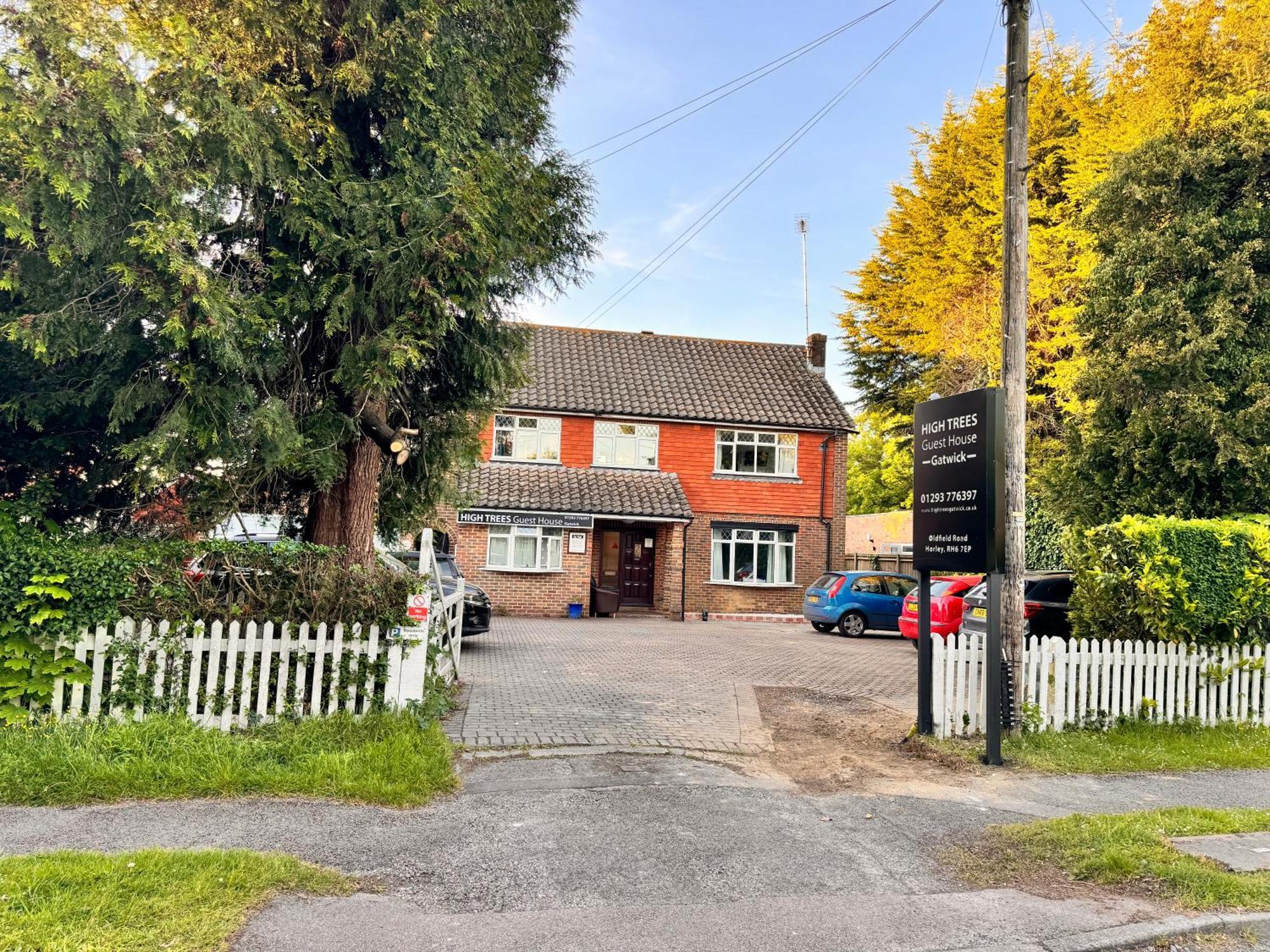 High Trees Guest House Gatwick Horley Bagian luar foto