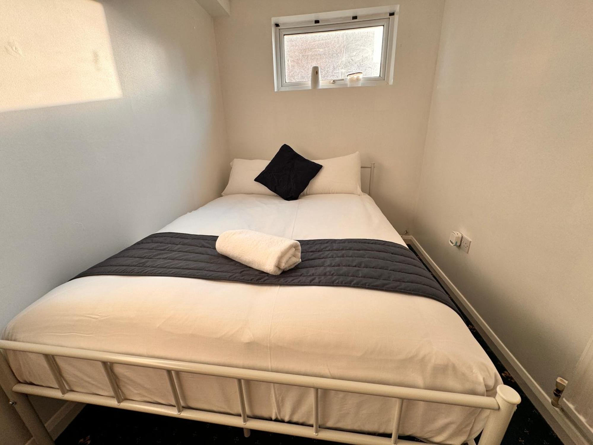 High Trees Guest House Gatwick Horley Bagian luar foto