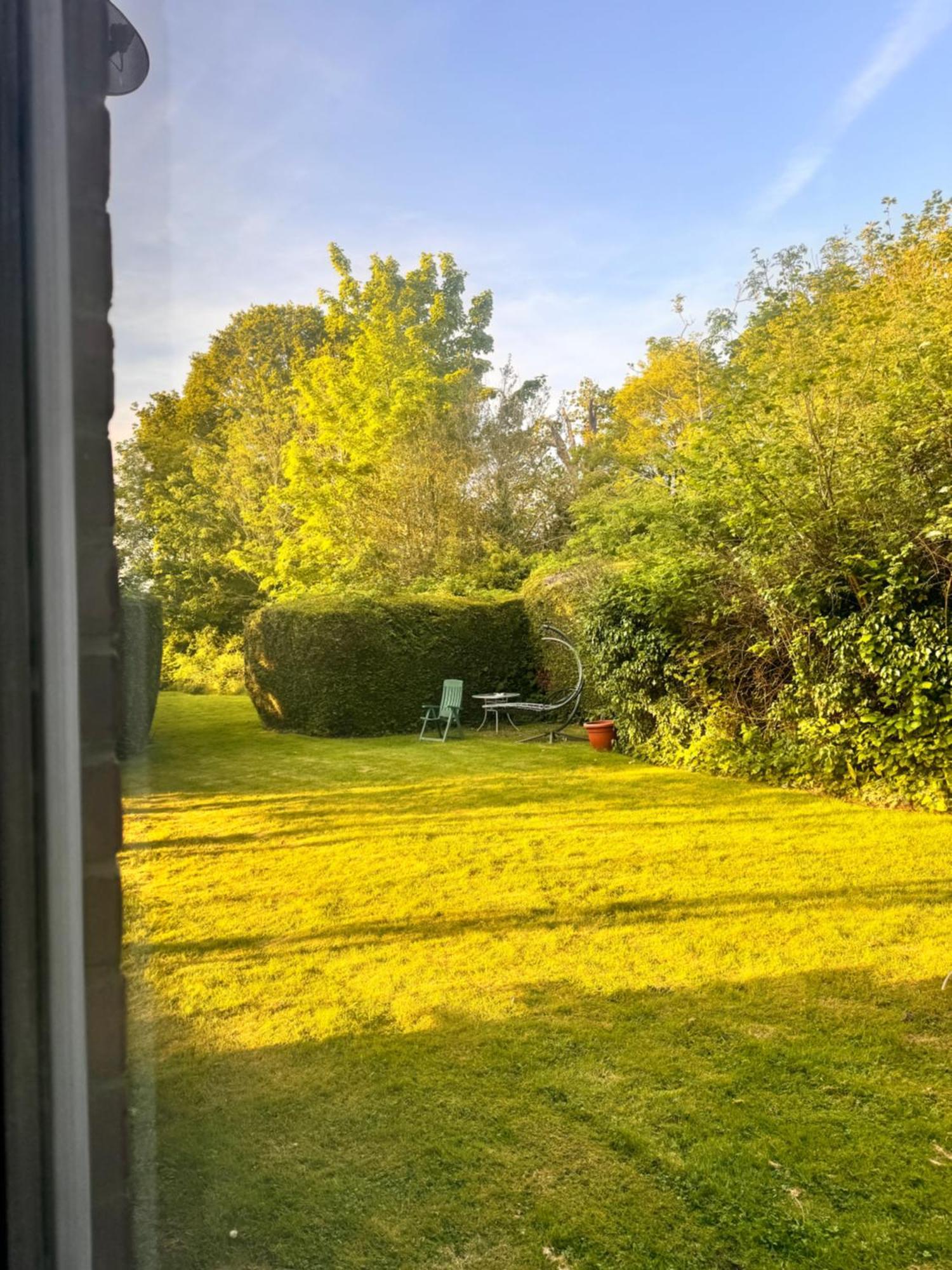 High Trees Guest House Gatwick Horley Bagian luar foto