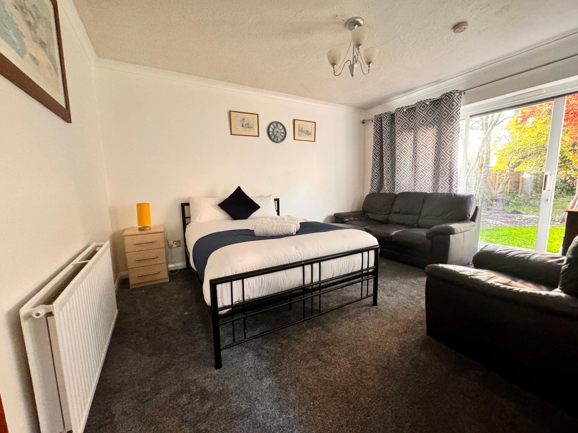 High Trees Guest House Gatwick Horley Bagian luar foto