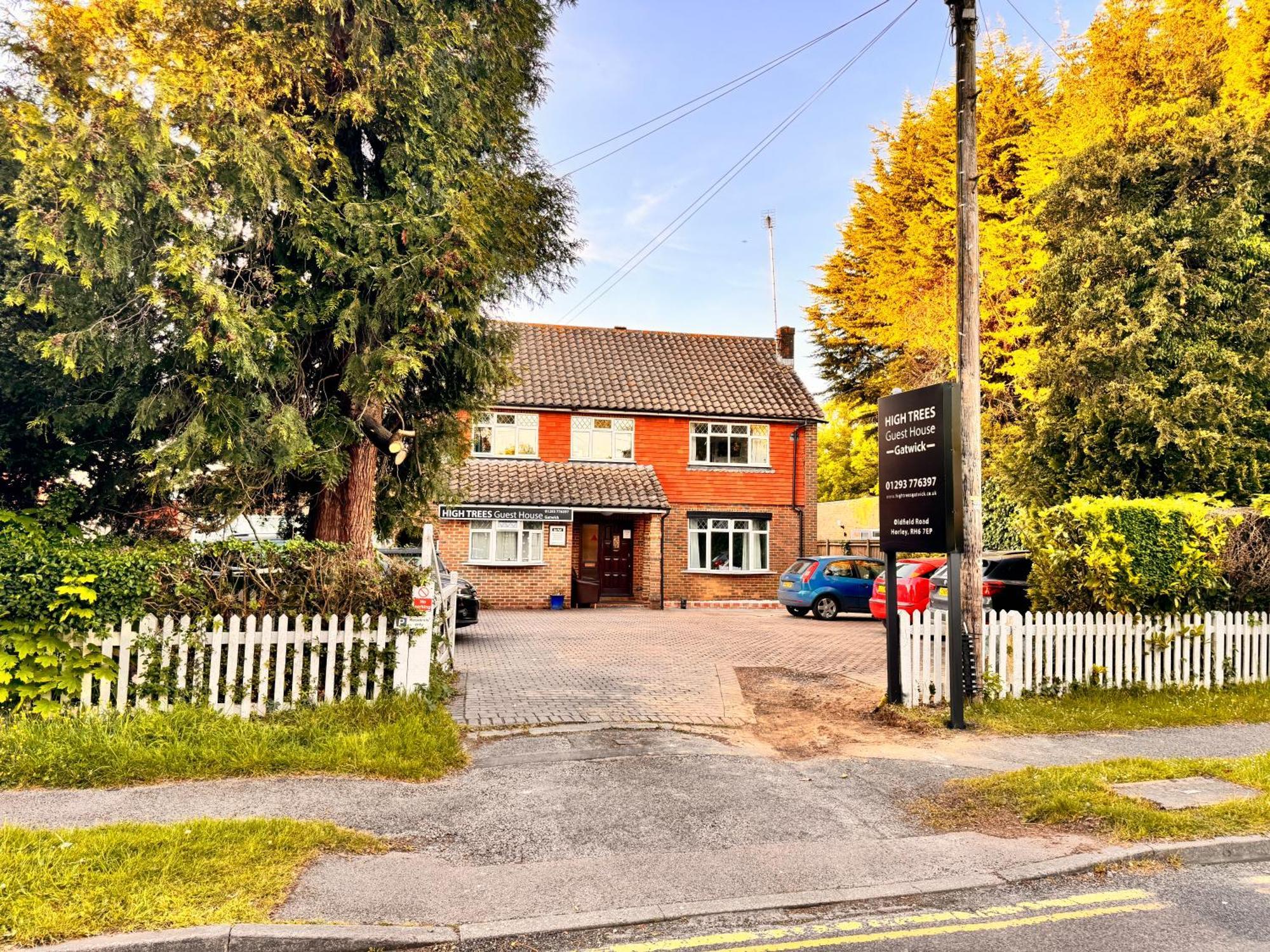 High Trees Guest House Gatwick Horley Bagian luar foto