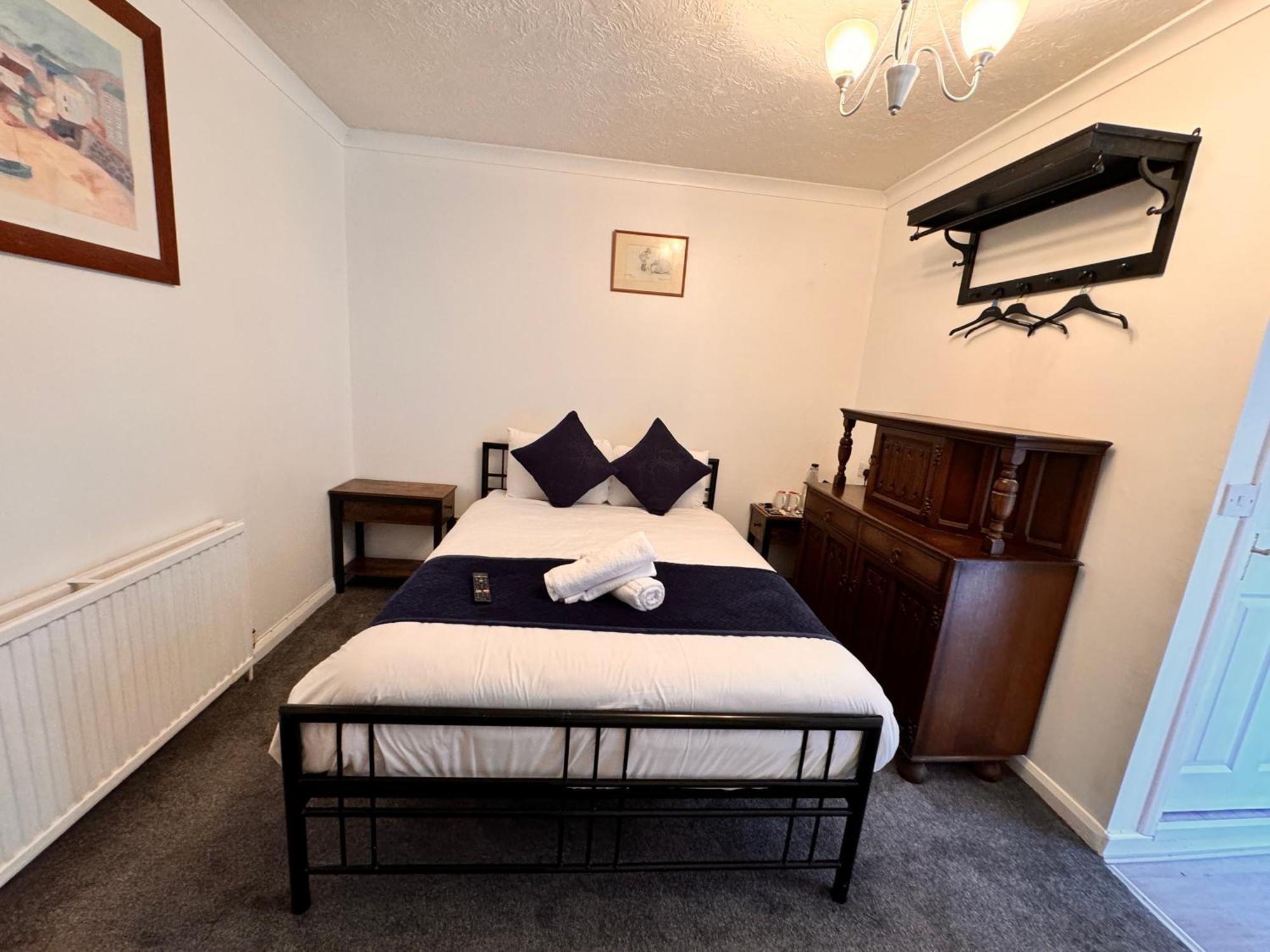 High Trees Guest House Gatwick Horley Bagian luar foto