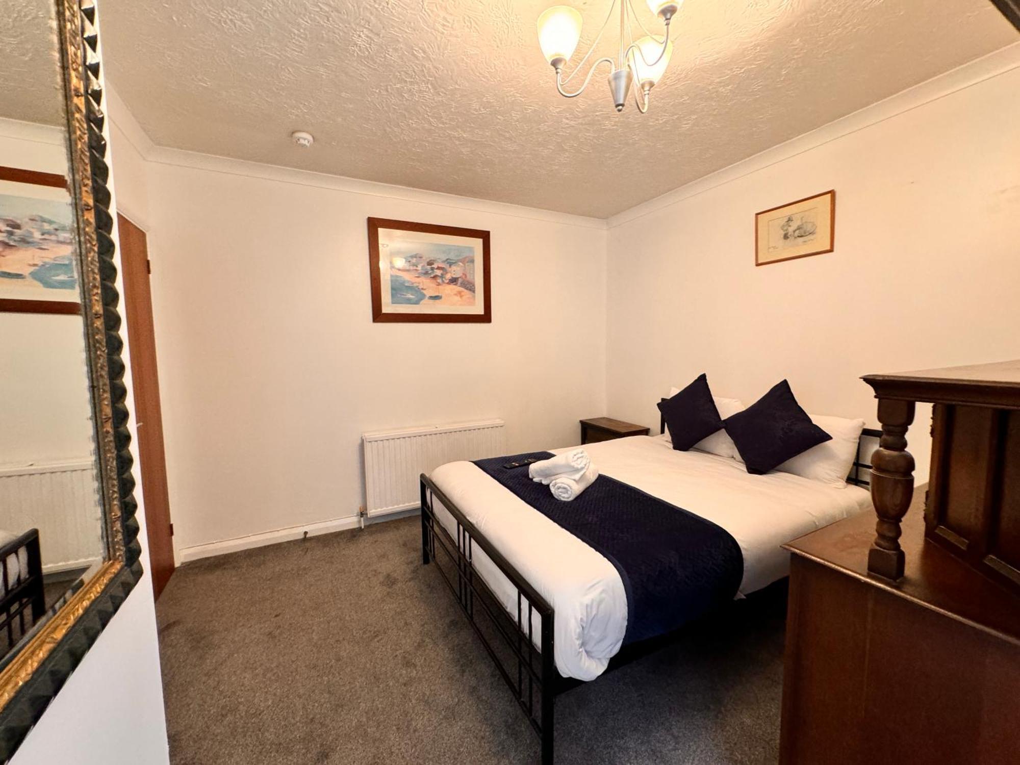 High Trees Guest House Gatwick Horley Bagian luar foto