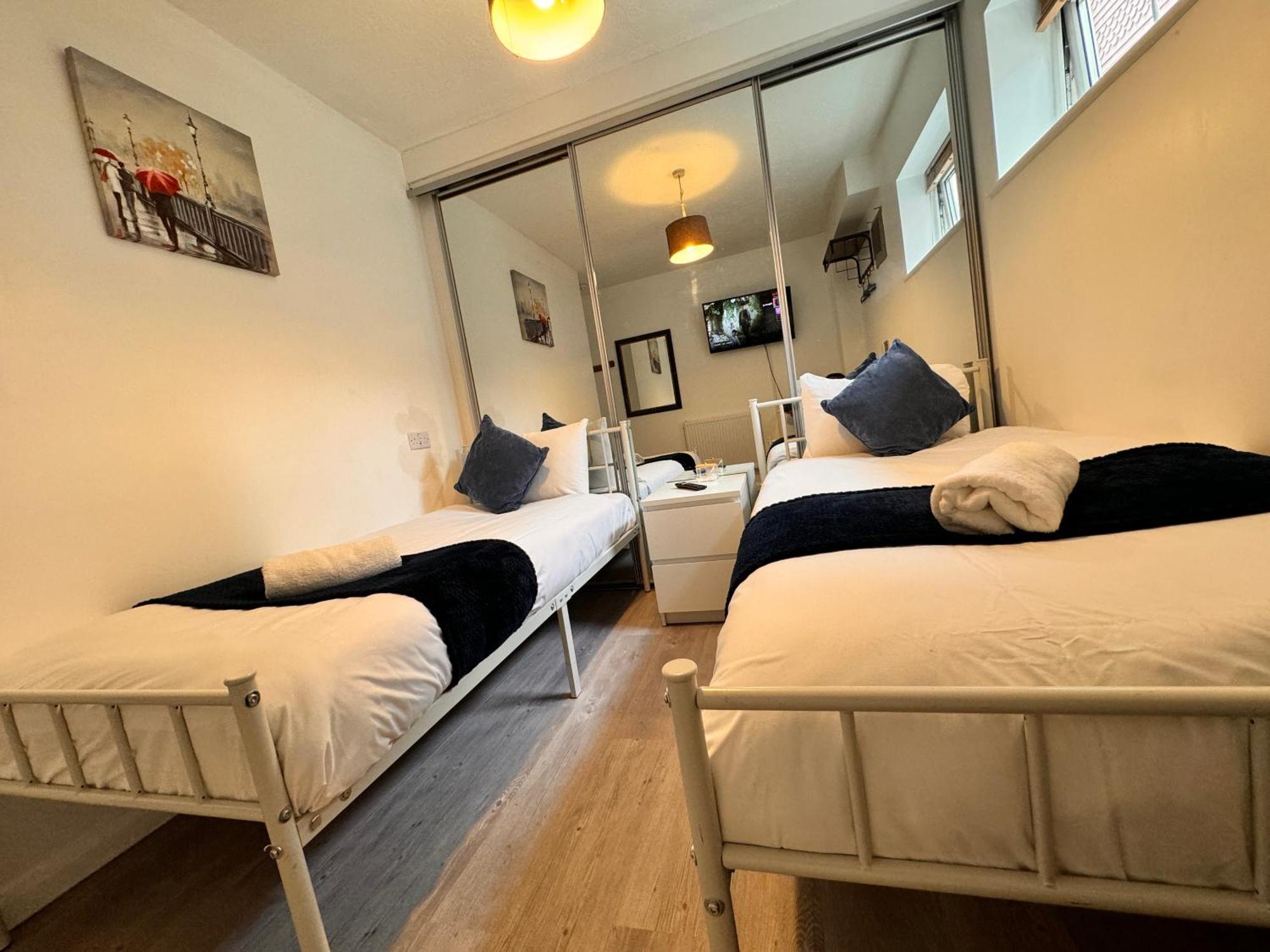 High Trees Guest House Gatwick Horley Bagian luar foto
