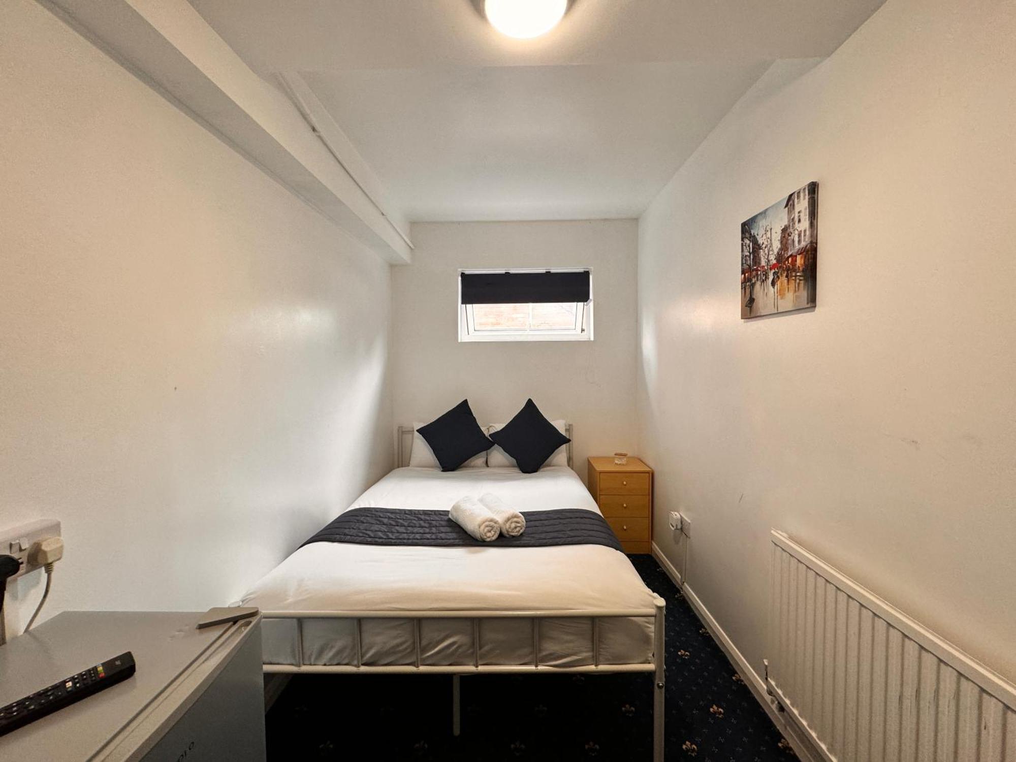 High Trees Guest House Gatwick Horley Bagian luar foto