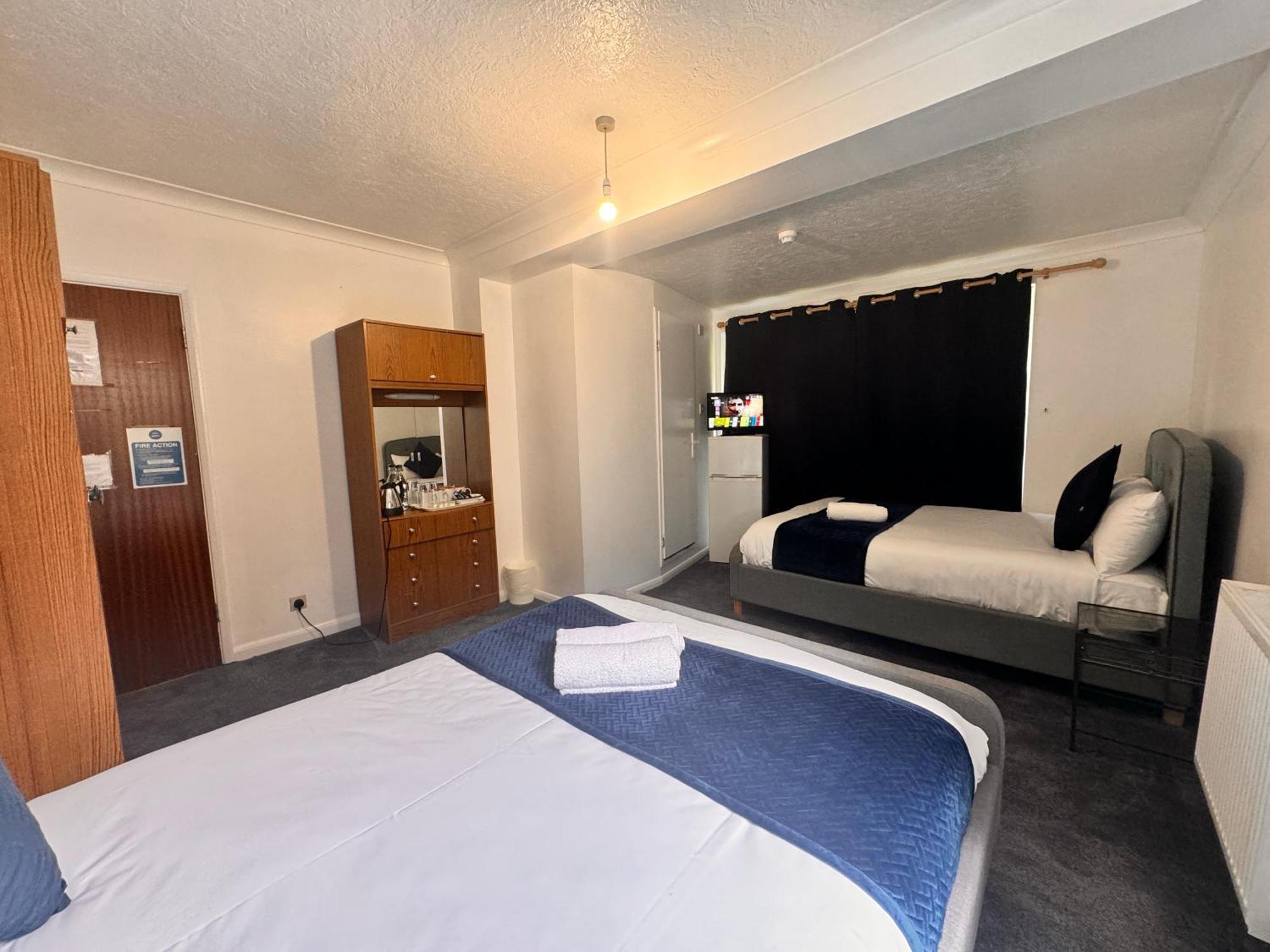High Trees Guest House Gatwick Horley Bagian luar foto
