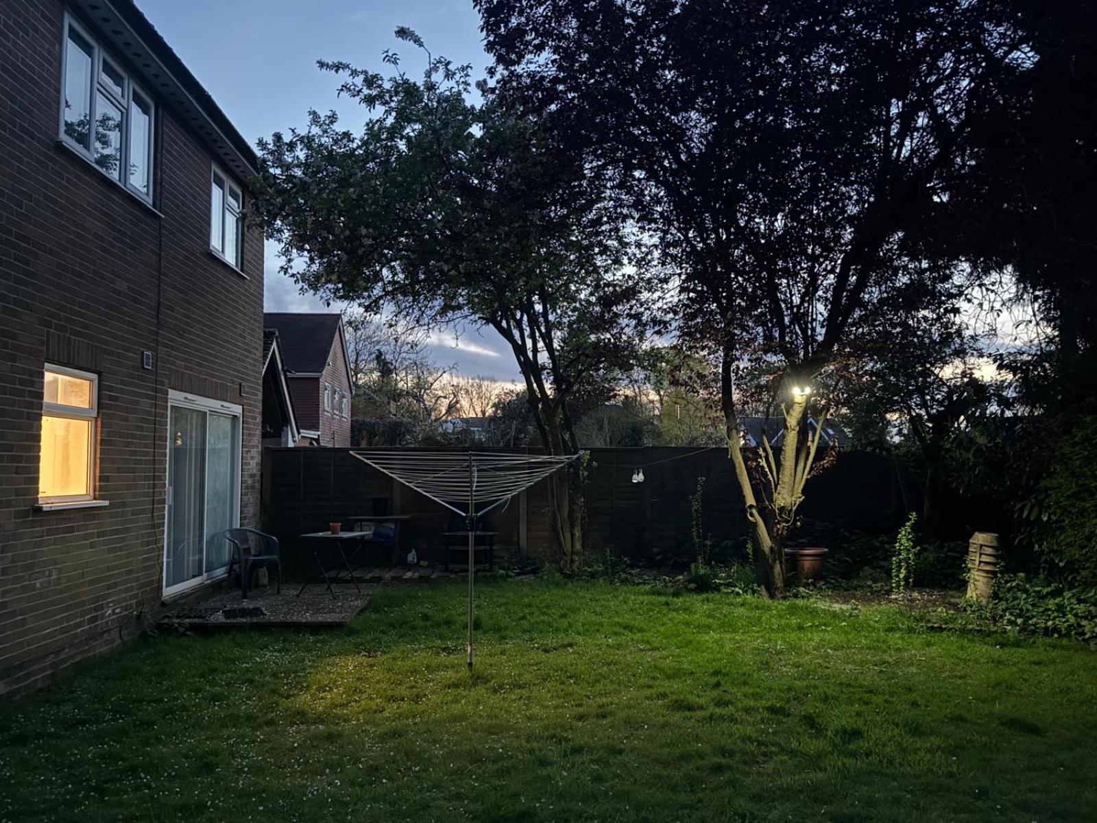 High Trees Guest House Gatwick Horley Bagian luar foto