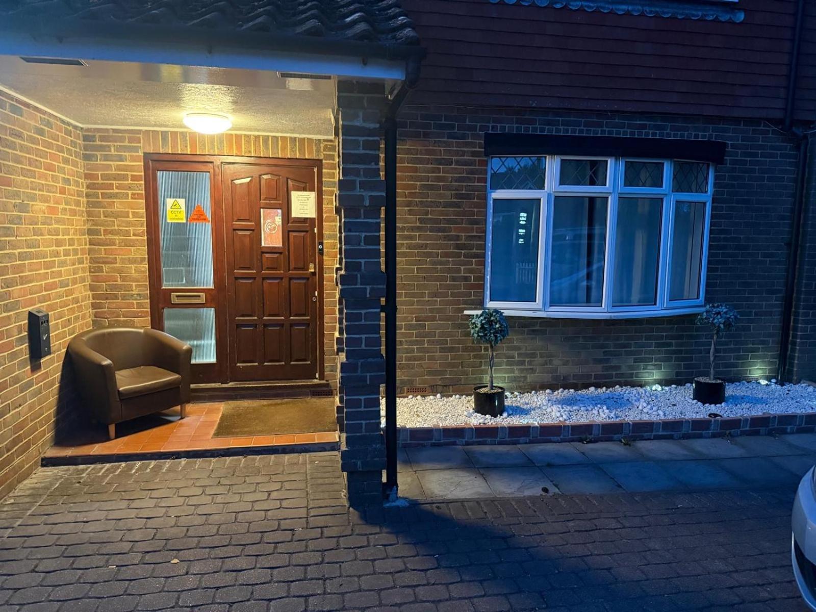 High Trees Guest House Gatwick Horley Bagian luar foto